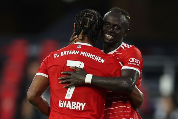 bayern-munich-dai-thang-truoc-doi-bong-cua-wayne-rooney