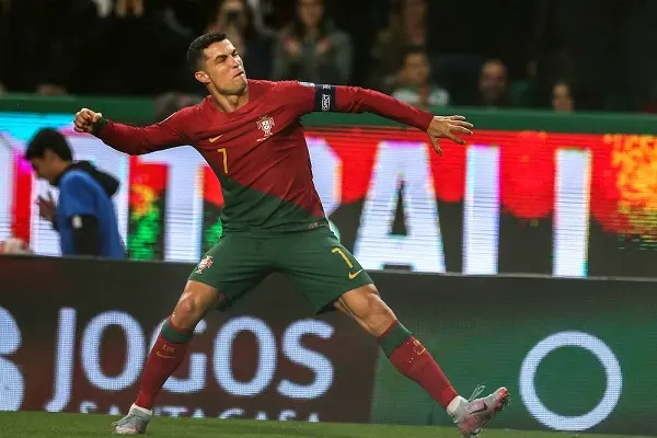 Kỷ lục Euro đầu tiên bị phá: Ronaldo sáu lần dự Euro
