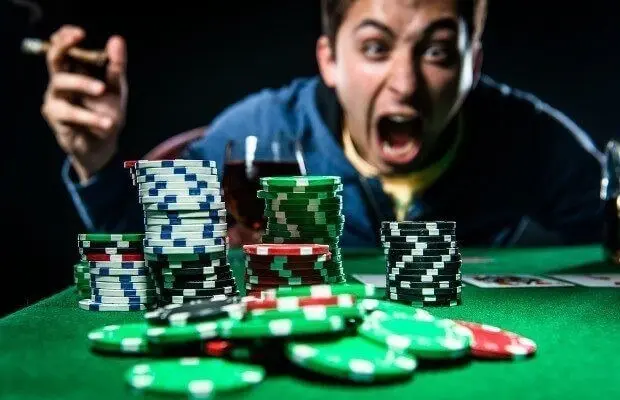 Kinh nghiệm chơi Poker thực chiến tăng kỹ năng cược Poker online