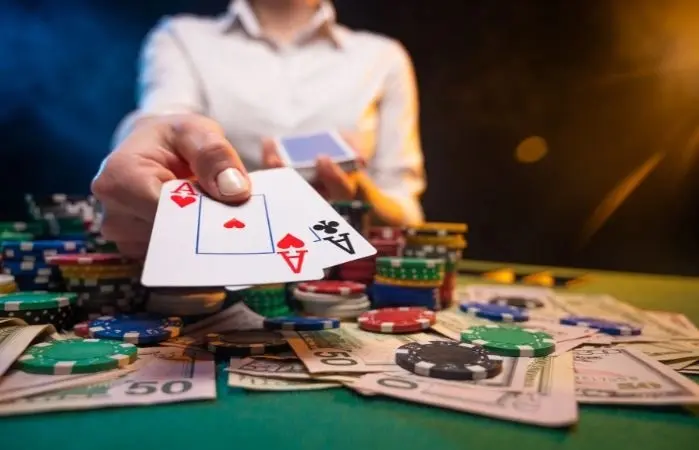 Vì sao nên check Raise khi cược Poker đổi thưởng