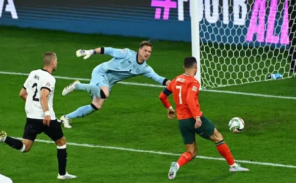 Ronaldo sẽ có danh hiệu lớn thứ 3 trong màu áo Bồ Đào Nha hay không