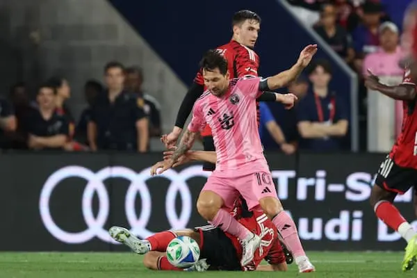 Với 764 bàn không tính penalty, Lionel Messi đã viết lại lịch sử như thế nào?