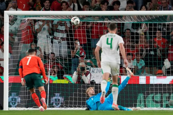 Cristiano Ronaldo đá hỏng penalty – Dấu hiệu sa sút hay chỉ là tai nạn?