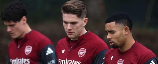 Vì sao Pháo thủ “tắt điện” trên hàng công?