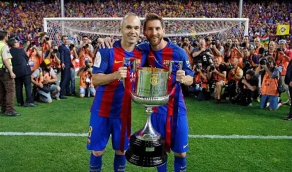 Messi gửi lời tri ân trong ngày Iniesta treo giày