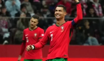 Ronaldo bỏ xa Messi hướng tới cột mốc 1000 bàn thắng