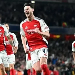 Arsenal: Từ “kẻ chiếu dưới” thành người viết lại lịch sử