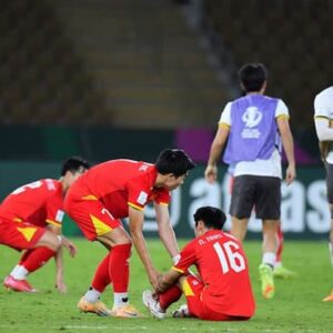 Khoảnh khắc Nguyễn Hiểu Minh rời sân và cú trượt dài của U23 Việt Nam